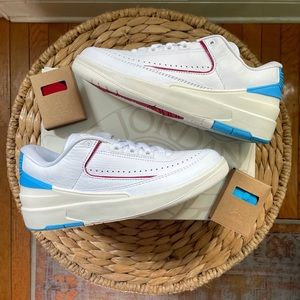 AIR JORDAN 2 RETRO LOW UNC TO CHICAGO (WOMEN’S SIZE 7 / MEN’S SIZE 5.5)